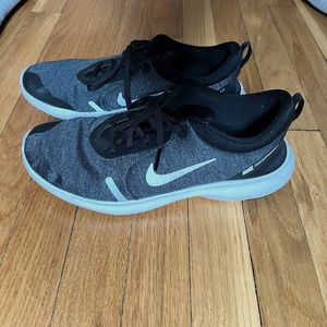 Nike Flex Experience RN 8 Size 9